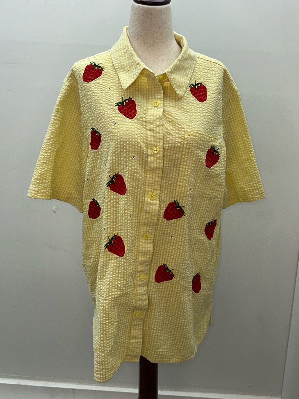 VTG Quacker Factory Strawberry Embroidered Yellow Gingham Seersucker Top Large